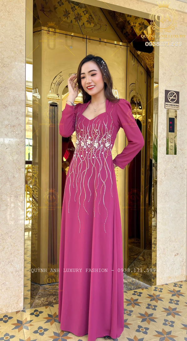 Áo Dài Dạ Hội Cổ Nữ Hoàng Hồng Đất Tay Dài Đính Đá Cao Cấp Hera Dress