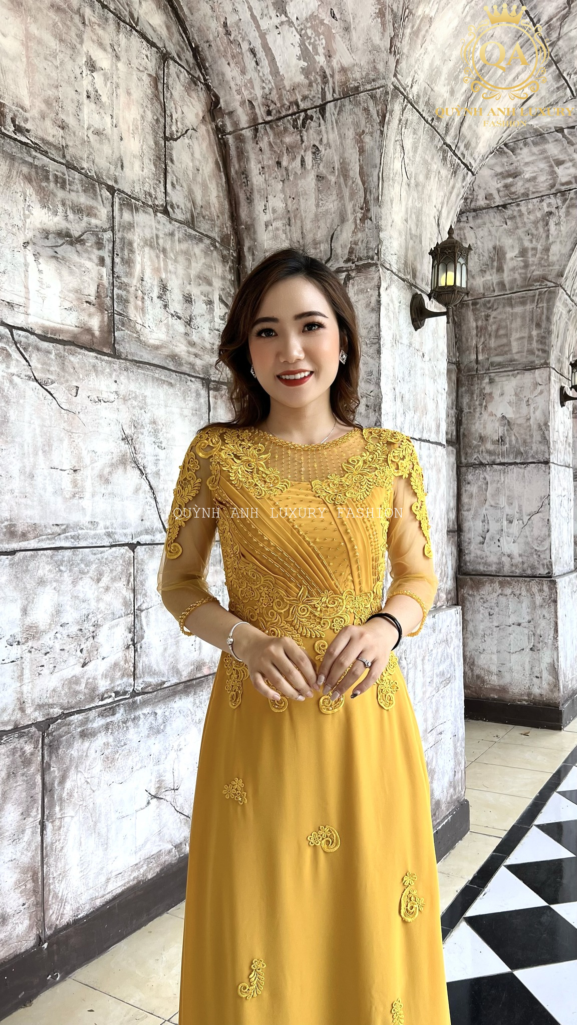 Chất lượng "miễn chê" của áo dài bà sui của Quỳnh Anh Luxury Fashion