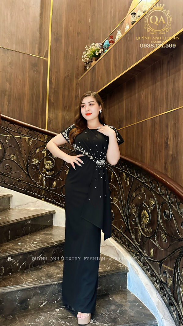 Đầm Dạ Hội Dáng Dài Đen Cổ Tròn Kết Ngọc Trai Lily Dress