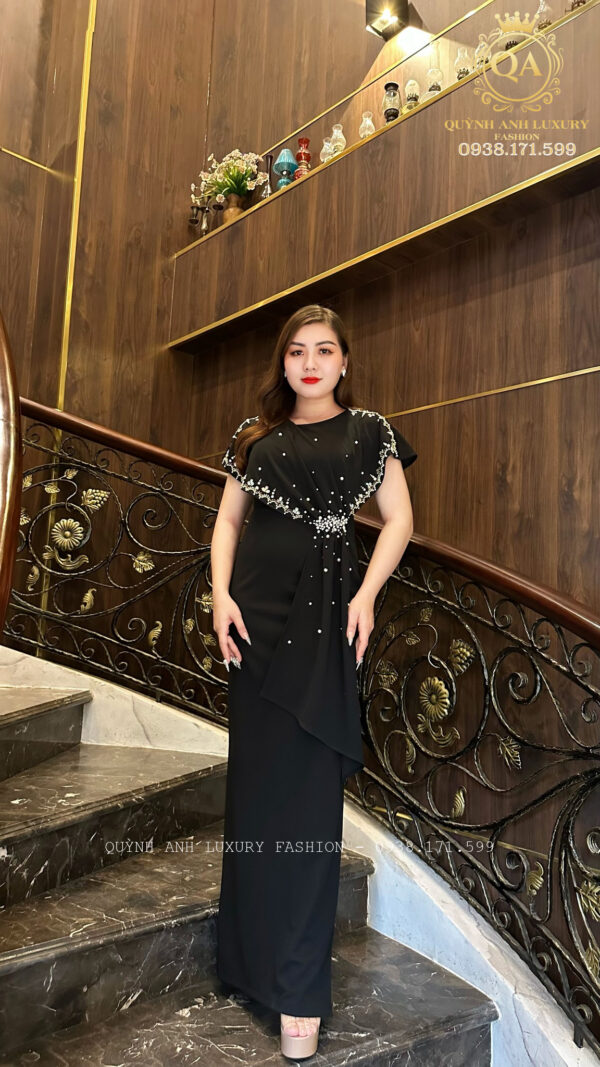 Đầm Dạ Hội Dáng Dài Đen Cổ Tròn Kết Ngọc Trai Lily Dress
