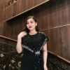 Đầm Dạ Hội Dáng Dài Đen Cổ Tròn Kết Ngọc Trai Lily Dress