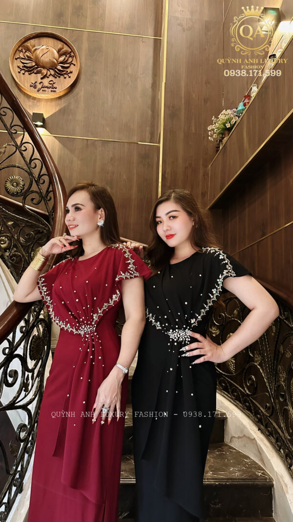 Đầm Dạ Hội Dáng Dài Đen Cổ Tròn Kết Ngọc Trai Lily Dress