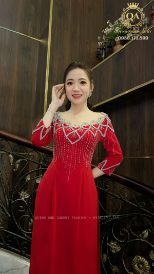 Áo Dài Truyền Thống Lụa Bảo Ngọc Đính Đá Pha Lê Màu Đỏ Tươi 4 Tà Lita Dress