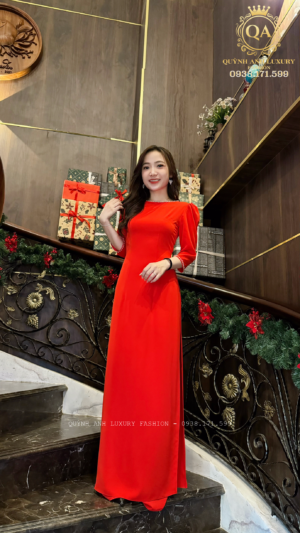 Áo Dài Truyền Thống Lụa Bảo Ngọc Cổ Tròn Kết Ngọc Trai Màu Đỏ Una Dress