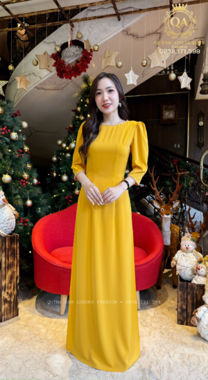Áo Dài Truyền Thống Lụa Bảo Ngọc Cổ Tròn Kết Ngọc Trai Màu Vàng Una Dress
